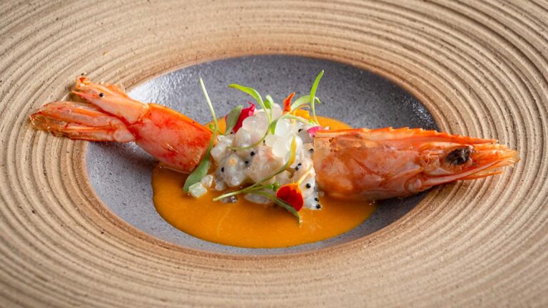 “Eu vim da Bahia”: O novo menu do Origem faz um passeio pela história do casal de chefs baianos