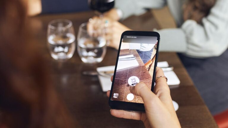 4 motivos para não aguentarmos mais o “Cardápio QR Code”