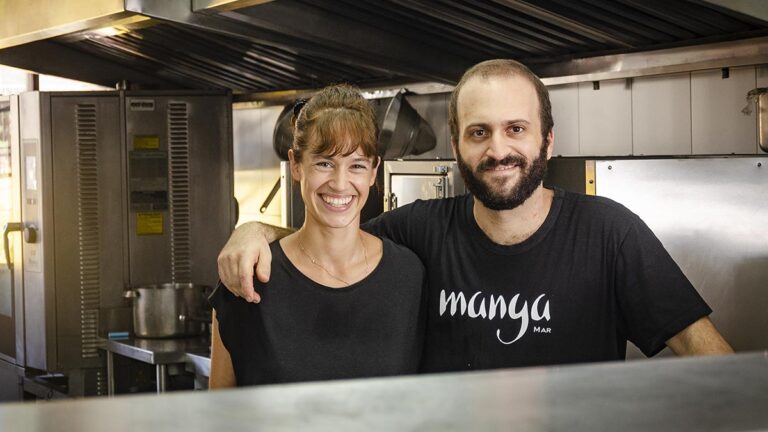 Restaurante Manga celebra 4 anos com muito sabor e muita música