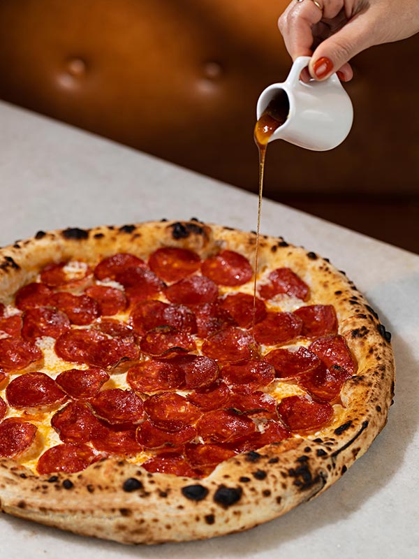 Pizza pepperoni bufala e mel Foto Rodrigo Azevedo