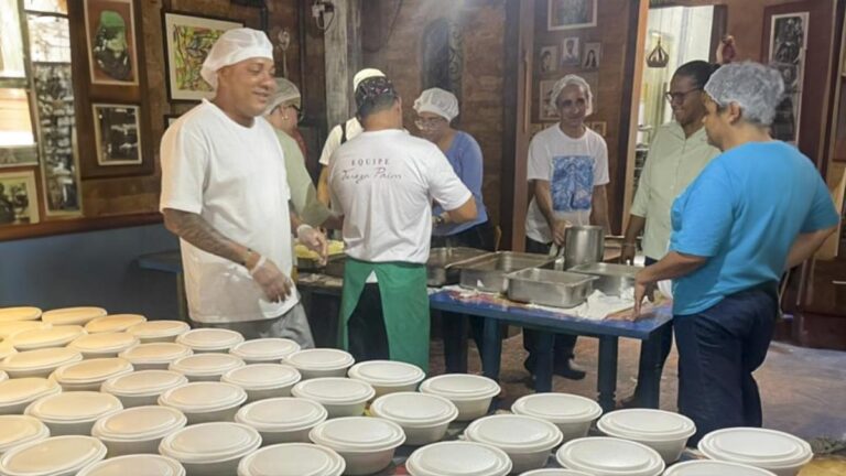 Casa de Tereza e Chef Tereza Paim Distribuem 1.750 Feijoadas em Ação Solidária