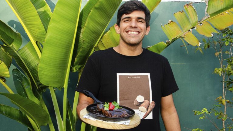 Cia do Sertão: Chef Ricardo Vallari elabora prato feito com cerveja premiada