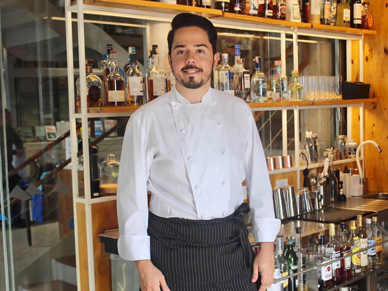 chef Raphael Sepúlveda do YOLO Coffee Bar