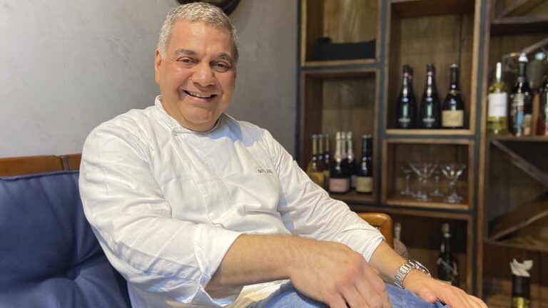 Chef Guto Lago está à frente da cozinha do Restaurante Carvão