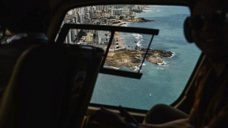 Voos Panorâmicos em Salvador: Aventura e Beleza partindo da Bahia Marina