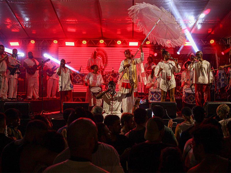Cortejo Afro, uma das atrações da festa de Iemanjá realizada por Licia Fabio em 2024