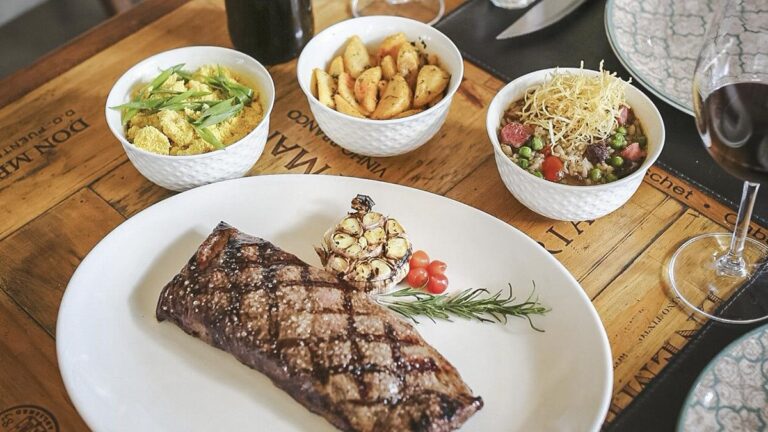 Conheça restaurante na Bahia Marina com Jantar Harmonizado para 2 por R$120