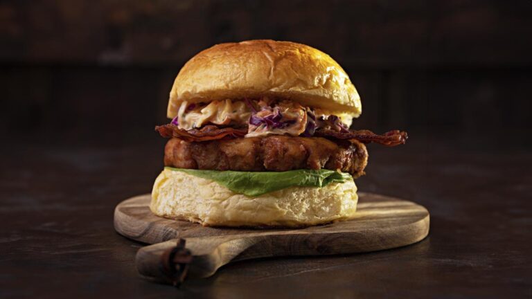 Um Dia de Revival: El Gato Negro reabre no Rooftop do 138