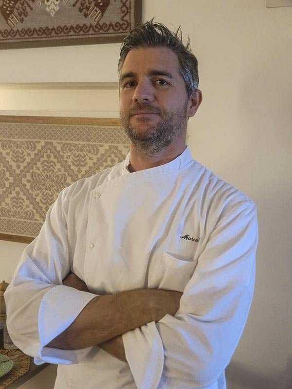 O Chef Marco Caria do Isola Cucina Italiana em seu menu Sabores da Sardenha com vinhos harmonizados da Sardenha