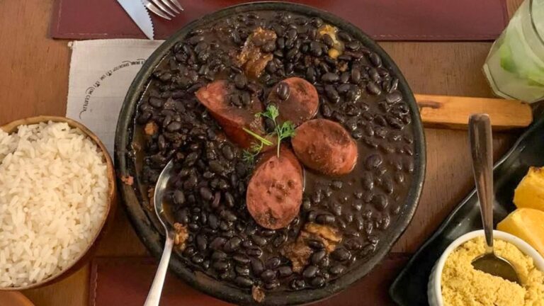 Domingo de Samba com Feijão no Santo Antônio Além do Carmo