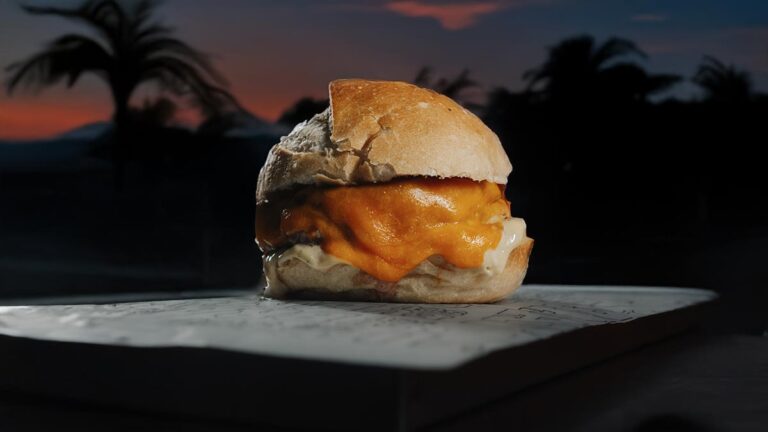 100% artesanal: Bravo Burger comemora 10 anos com novo cardápio de verão