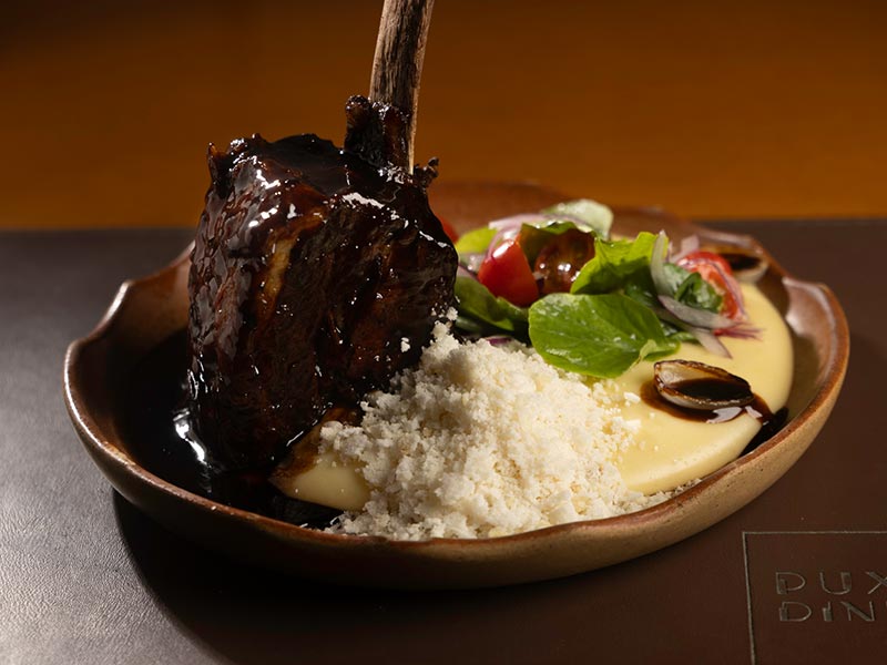 Puxadinho renova menu com toque autoral e baianidade do chef Jamil Máximo Costela ao Aligot do Puxadinho, por chef Jamil Máximo