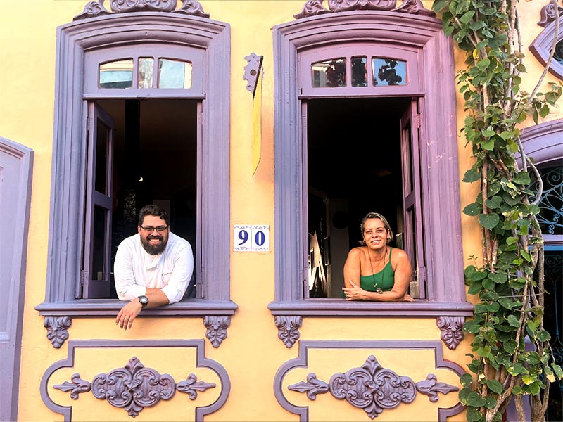 Joca Mesa Bar: O novo boteco gourmet com vista para o mar no Santo Antônio Além do Carmo Joca Mesa Bar - Jota Moraes e Isa Oliveira