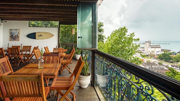 Joca Mesa Bar: O novo boteco gourmet com vista para o mar no Santo Antônio Além do Carmo
