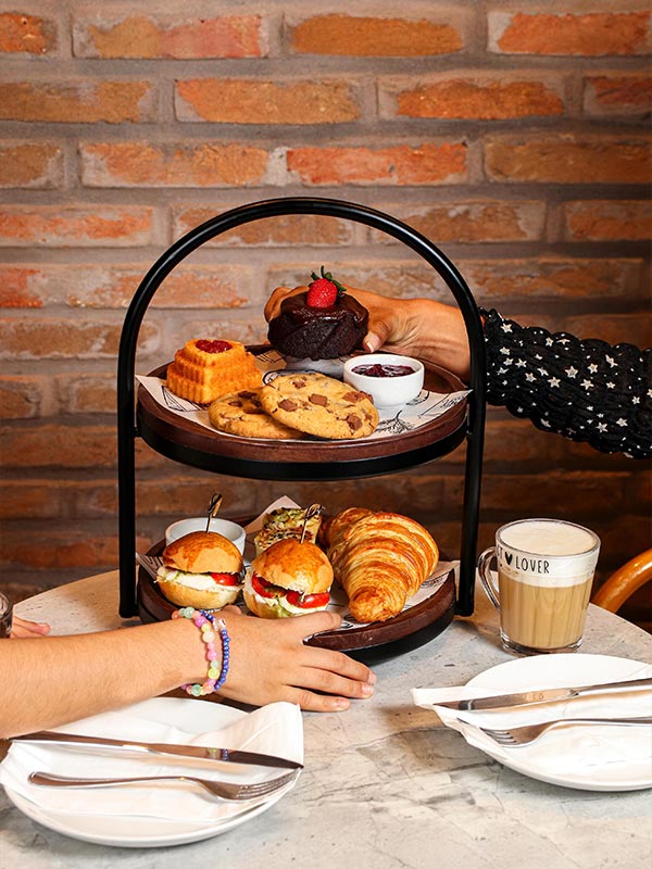 Coffeetown Salvador celebra o mês das mães com chá da tarde especial e cestas personalizadas cha da tarde