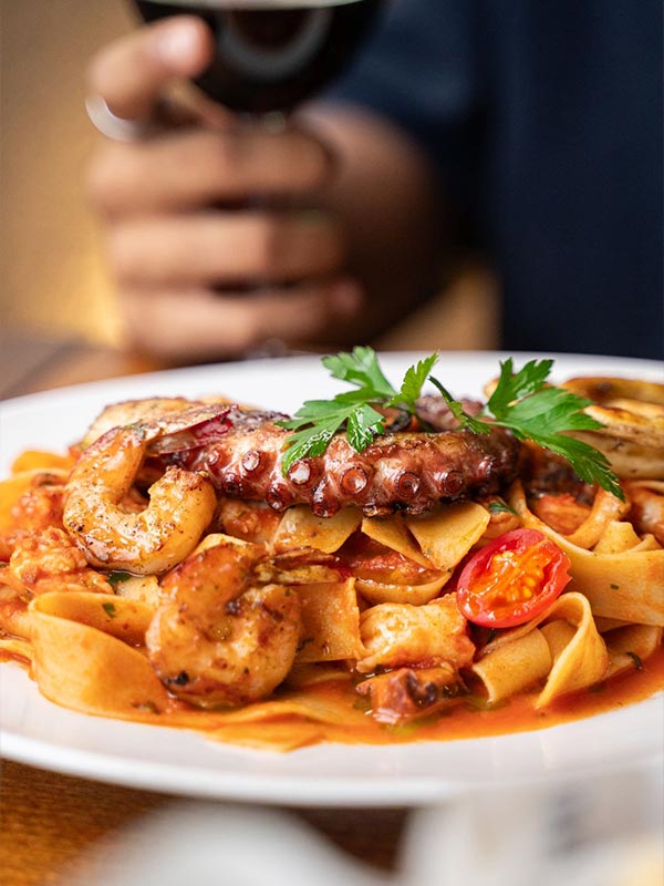 Santo Antônio Além do Carmo celebra 3 anos do Allê Varanda Bar Pappardelle del Pescatore
