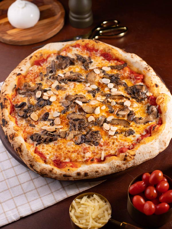 Forneria Di Liana chega com pizzas artesanais e corte à tesoura forneria di liana Funghi al Tartufo Bianco
