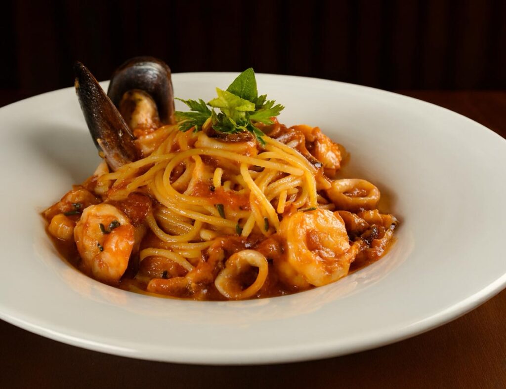 Spaghetti com propósito: Mistura Contorno e Plan Brasil se unem no Dia de Doar Spaghetti aos frutos do mar, prato participante do Dia de Doar do Mistura Contorno