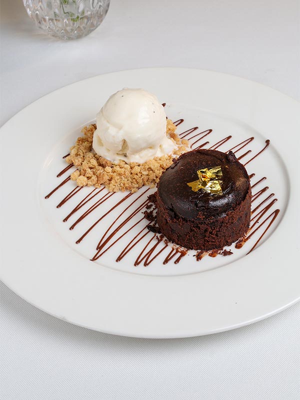 Chez Bernard lança Festival du Filet Mignon e promove viagem gastronômica por seis países em Salvador Petit Gateau au Chocolat