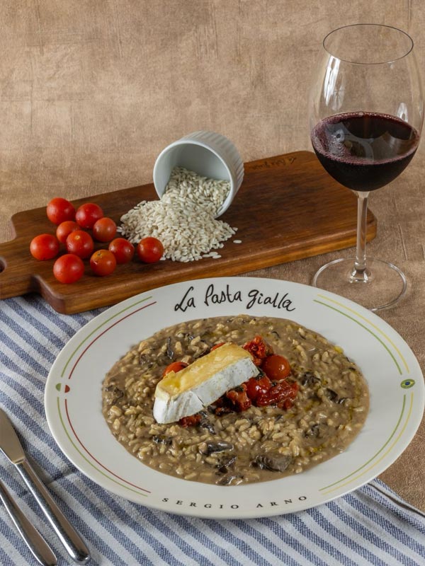 25 anos de La Pasta Gialla: tradição italiana ganha menu comemorativo em Salvador Risoto ao Funghi com Ragu de Tomates e Queijo Brie