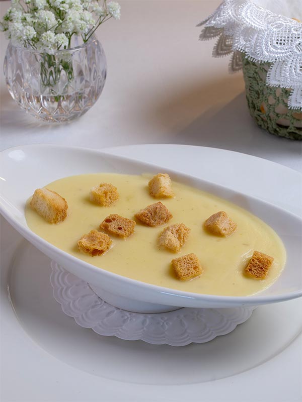 Chez Bernard lança Festival du Filet Mignon e promove viagem gastronômica por seis países em Salvador e creme de batata finalizado com azeite trufado e croutons