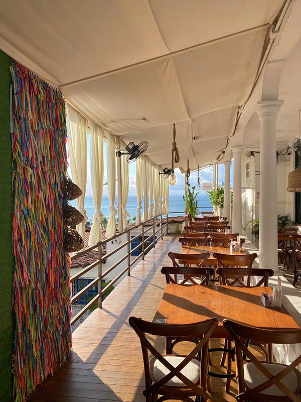 Na Bahia, a Semana Santa tem dendê: chef Deliene Mota celebra a tradição que o bacalhau não alcança externa encantos da mare