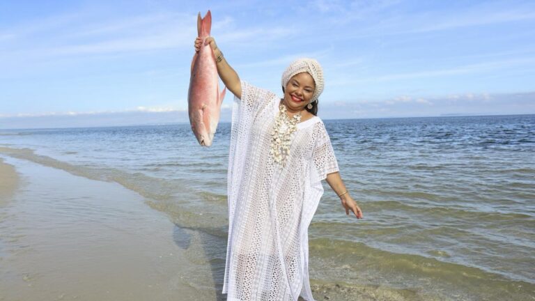 Na Bahia, a Semana Santa tem dendê: chef Deliene Mota celebra a tradição que o bacalhau não alcança