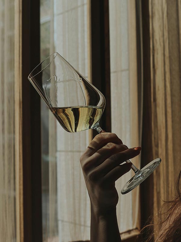 3 Vinhos Brancos que Parecem Caros (e Muitas Vezes Não São) Vinhos brancos