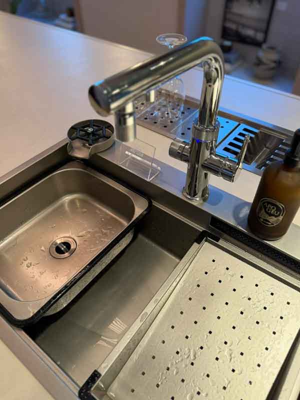Cozinha funcional e bar em casa: o que vale se inspirar na CASACOR Bahia 2026 aguas que acalmam